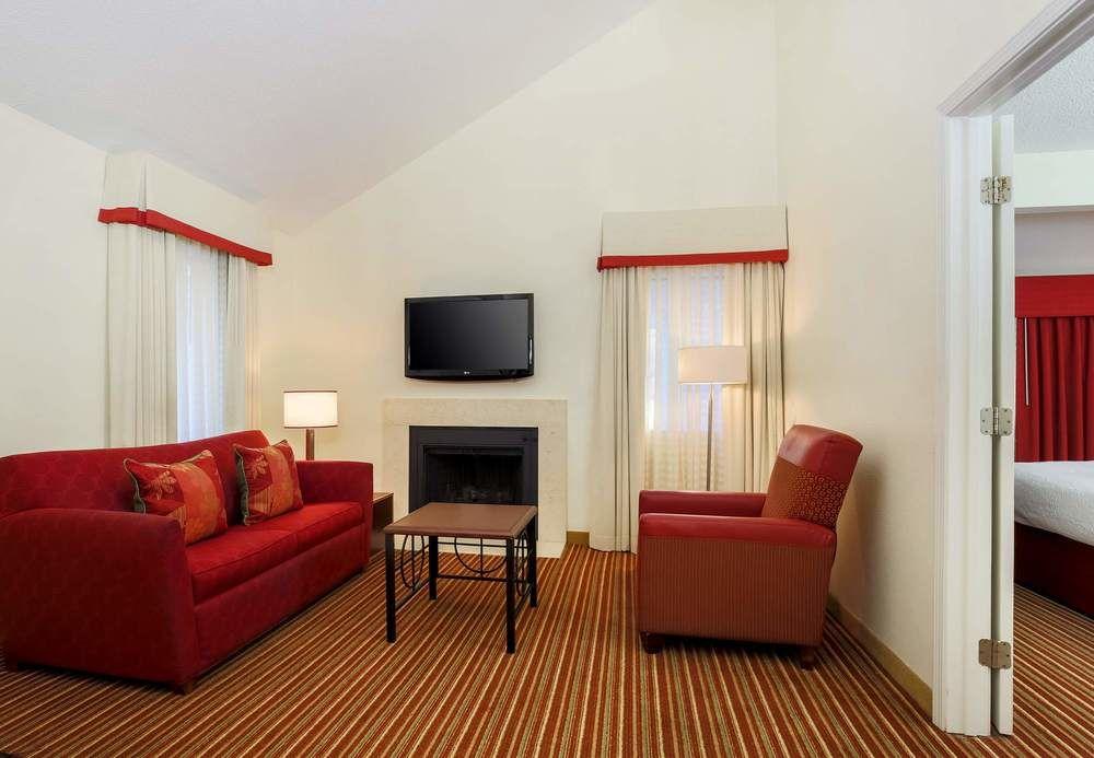 Residence Inn By Marriott Atlanta Cumberland/Galleria Смирна Екстериор снимка