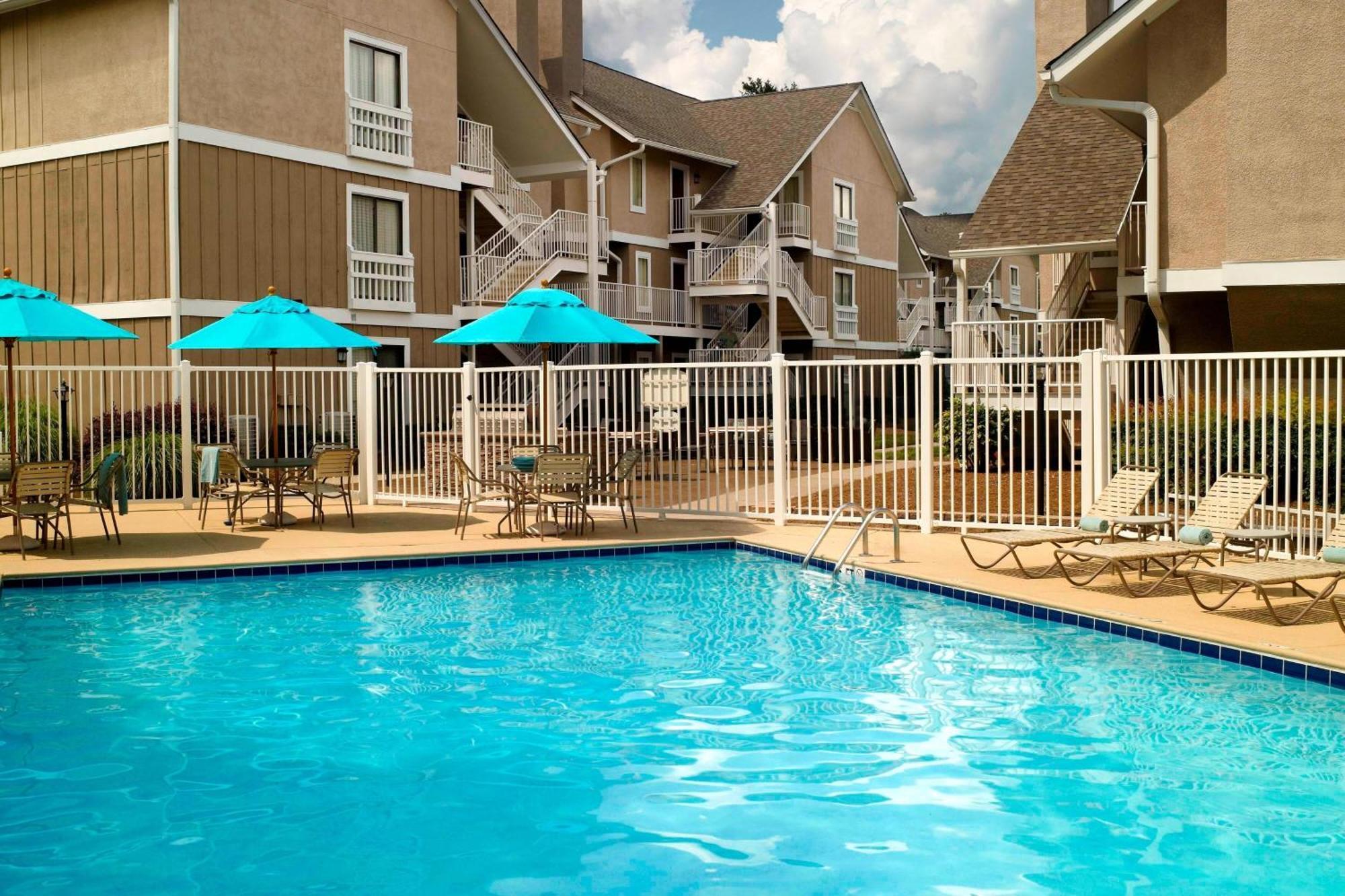 Residence Inn By Marriott Atlanta Cumberland/Galleria Смирна Екстериор снимка