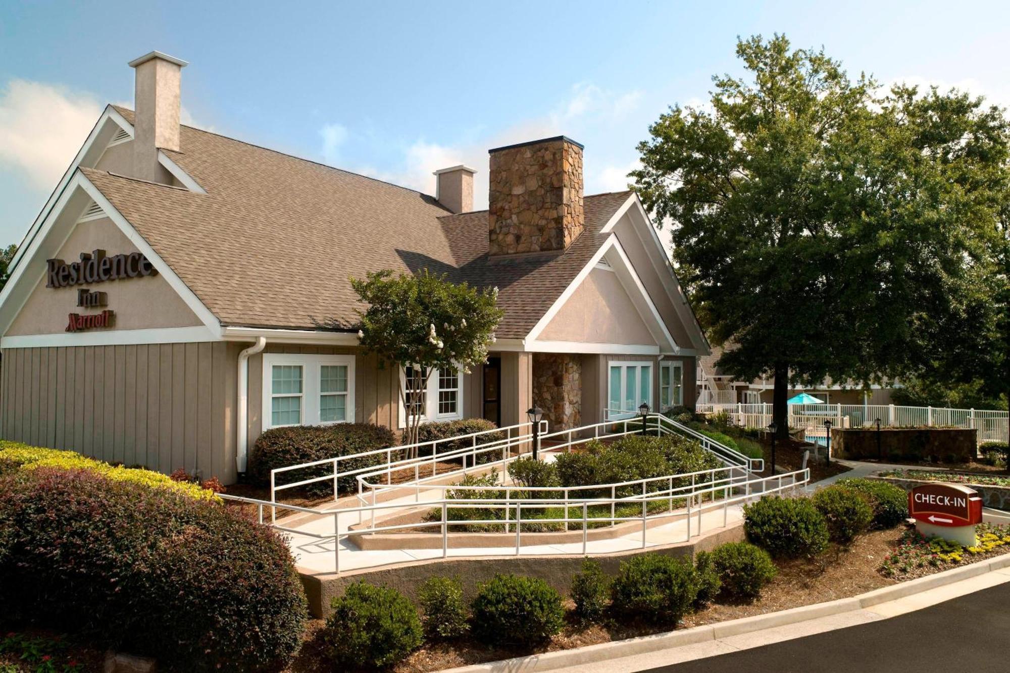 Residence Inn By Marriott Atlanta Cumberland/Galleria Смирна Екстериор снимка
